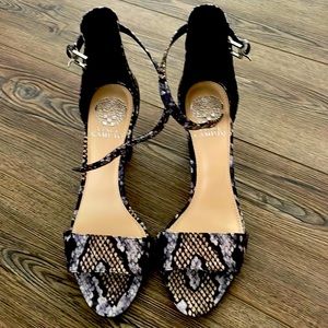 Women’s Vince Camuto gray/taupe heels in size 8 1/2.